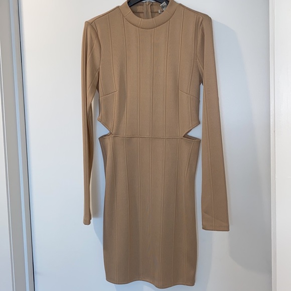 Woman dress - Picture 3 of 6